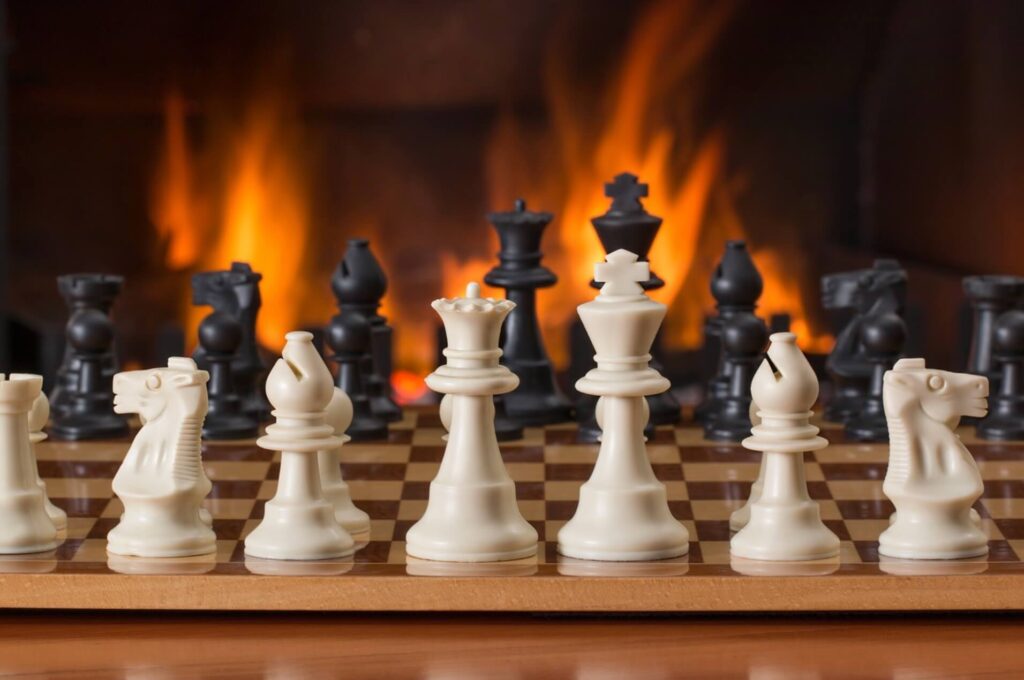 チェスと暖炉